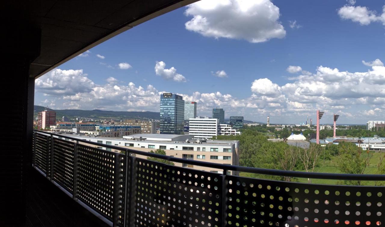 Apartment New 1 Bdr, W/private Parking