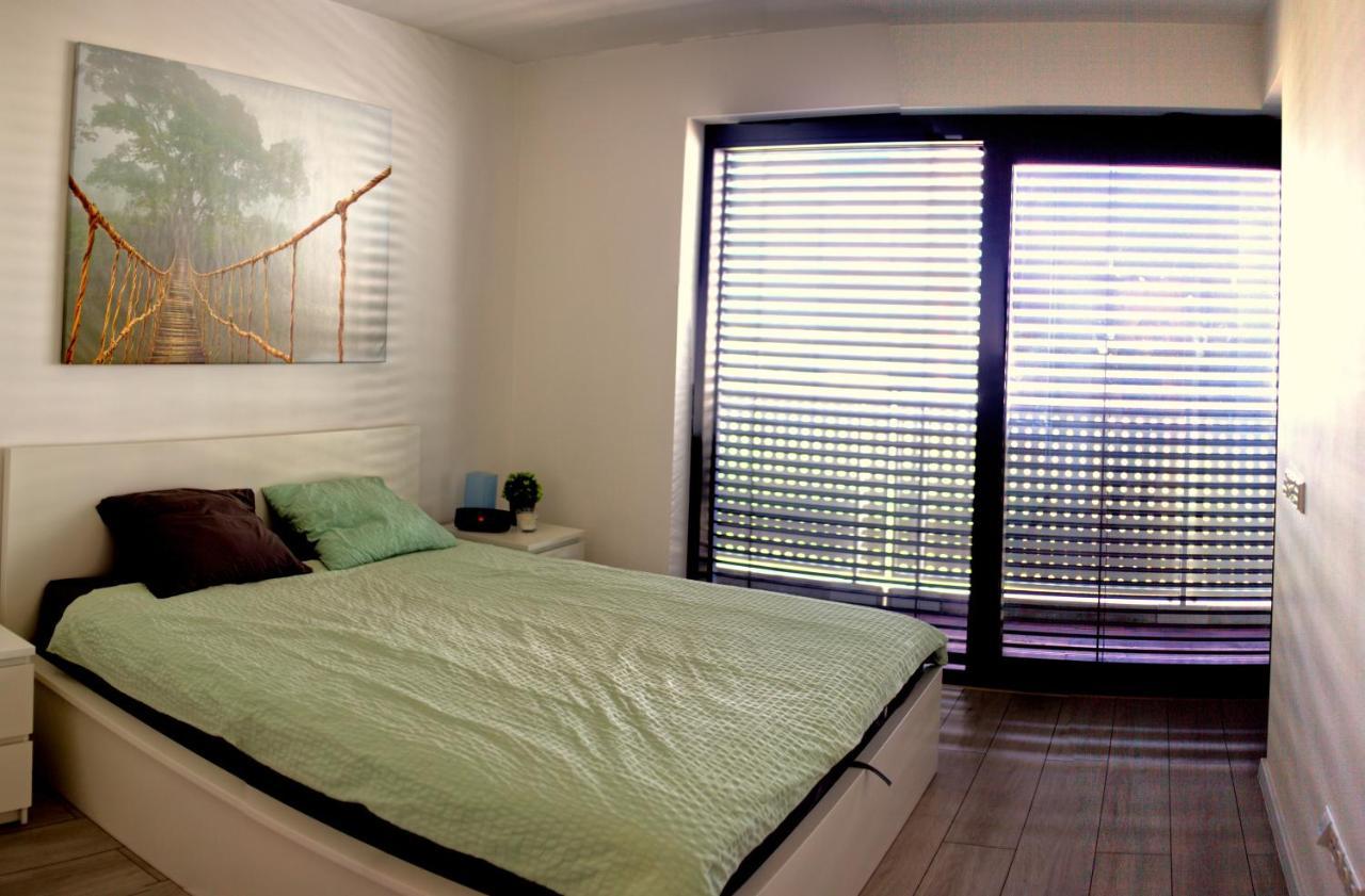 New 1 Bdr, W/private Parking